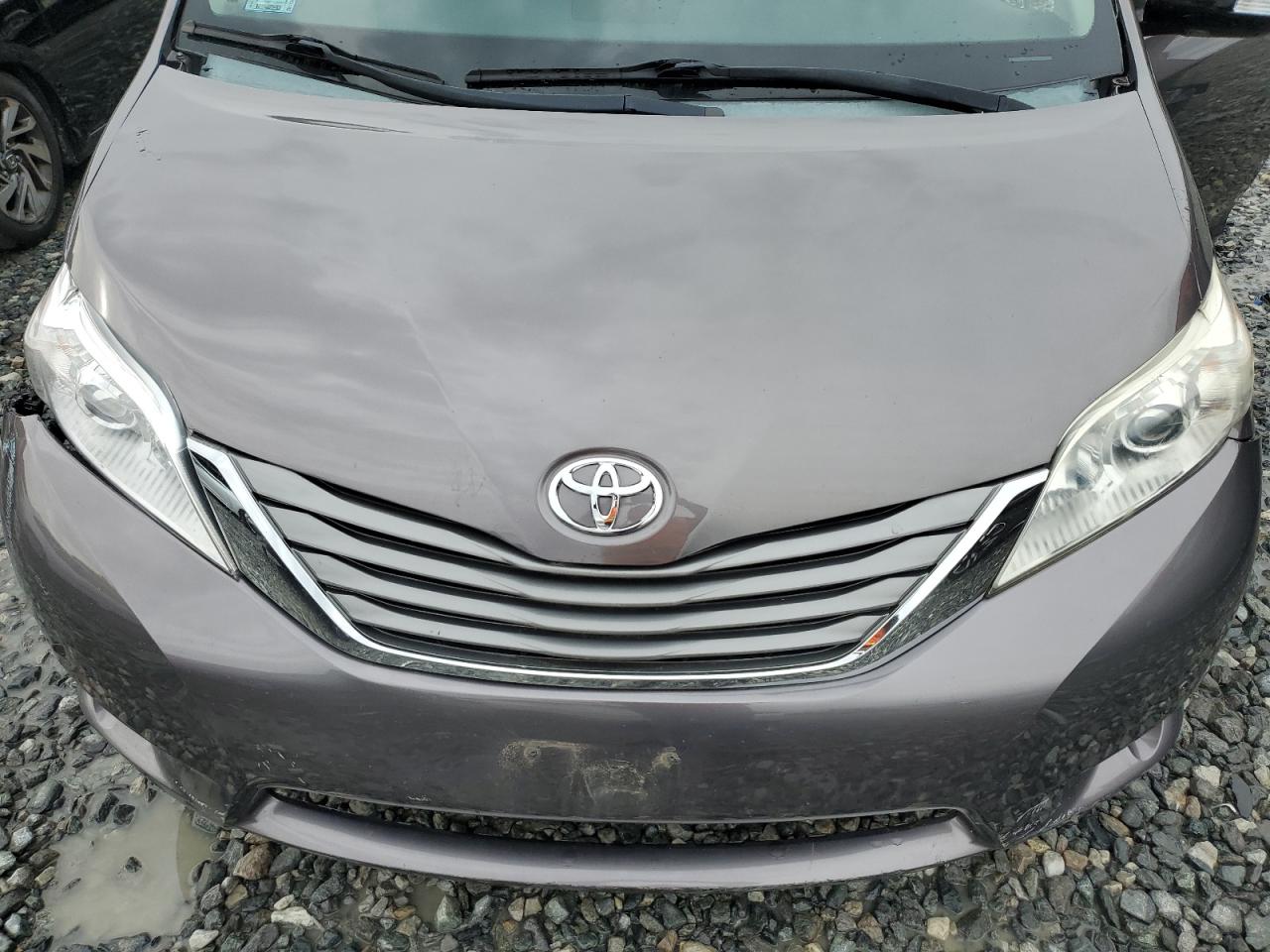 TOYOTA SIENNA XLE
