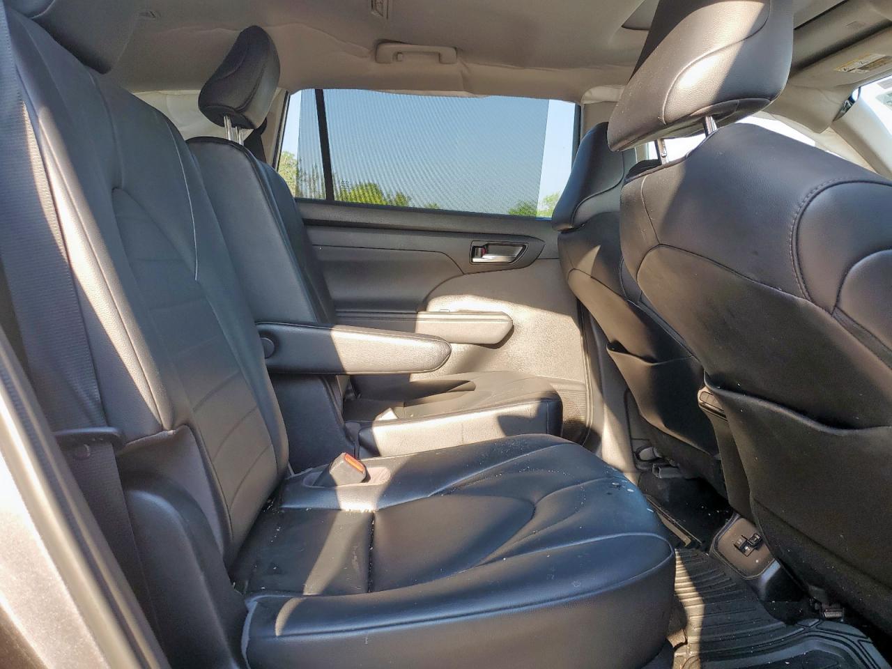 TOYOTA HIGHLANDER XLE