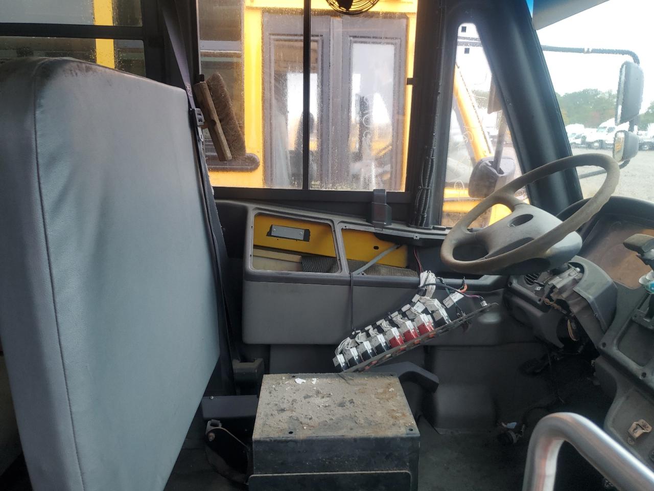 Lot #3273768366 2010 FREIGHTLINER SAF-T-LINER C2