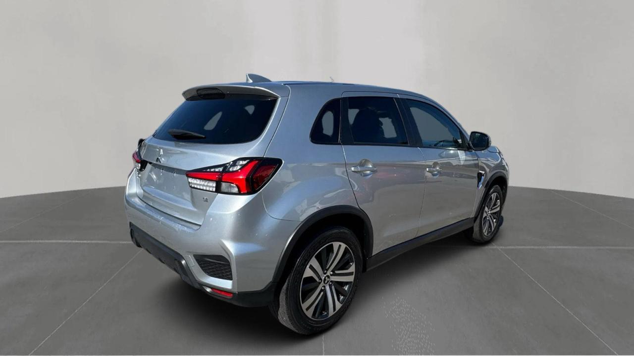 MITSUBISHI OUTLANDER ES