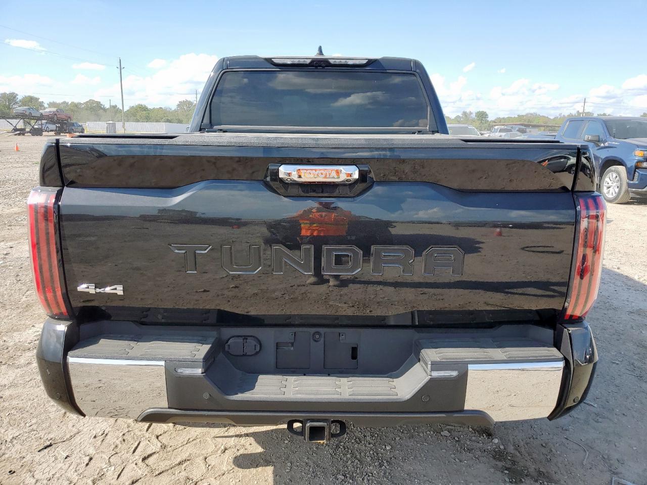 TOYOTA TUNDRA CREWMAX PLATINUM
