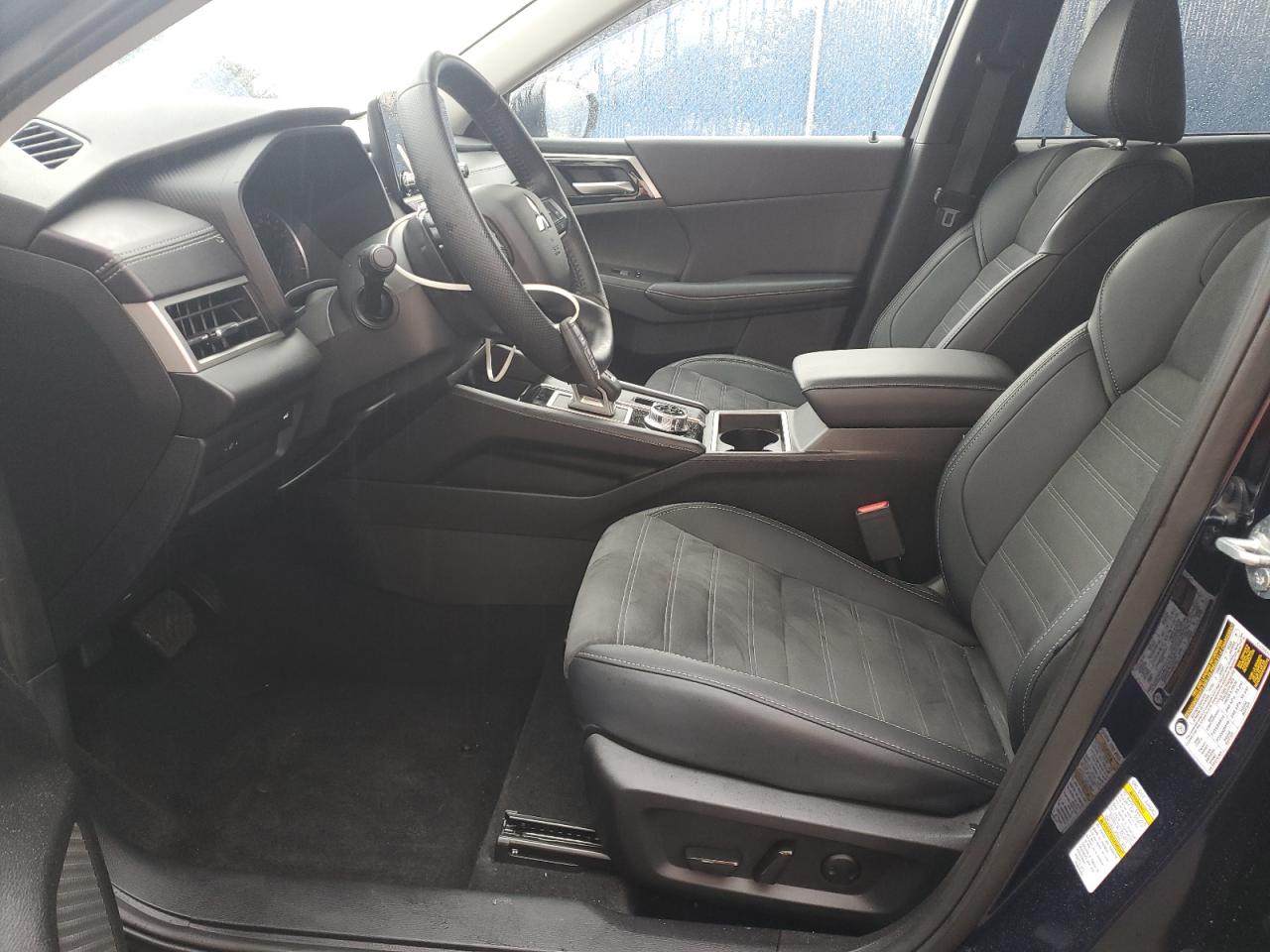 MITSUBISHI OUTLANDER SE