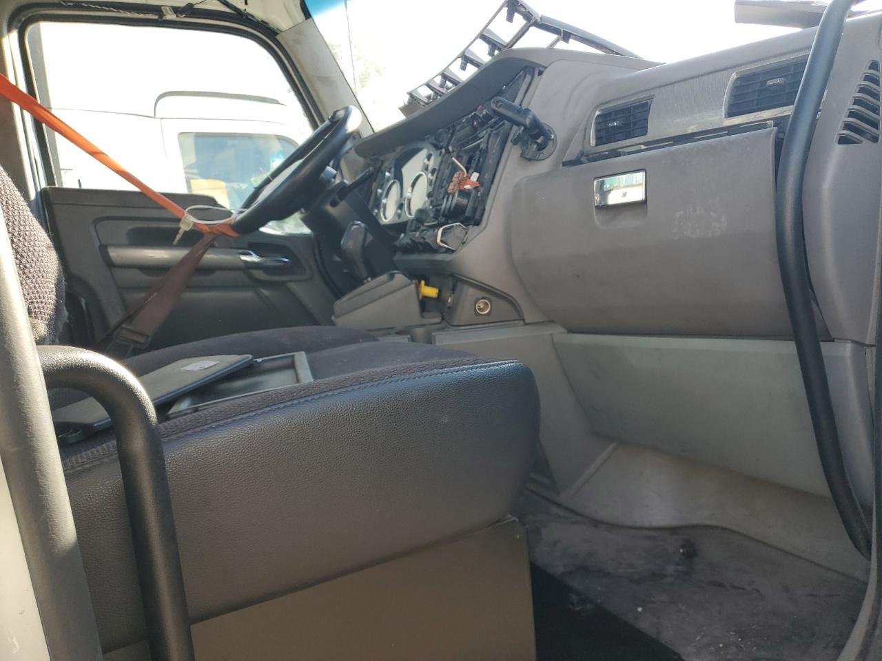 Lot #3266057325 2017 KENWORTH CONSTRUCTI