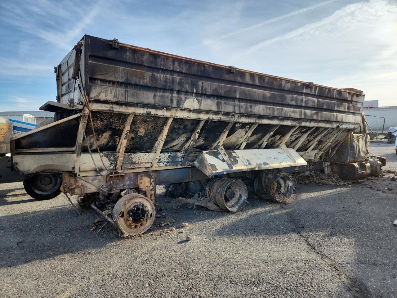 Lot #3282699288 1999 INTERNATIONAL 4000 4900