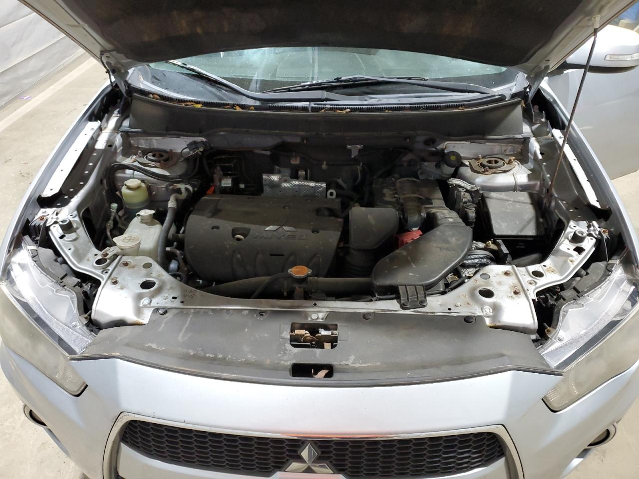 MITSUBISHI OUTLANDER SE