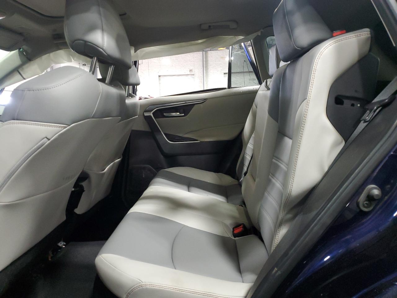 TOYOTA RAV4 XLE PREMIUM