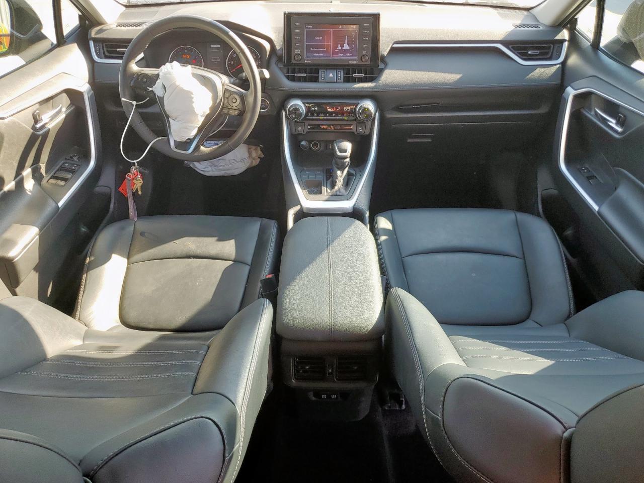 TOYOTA RAV4 XLE PREMIUM