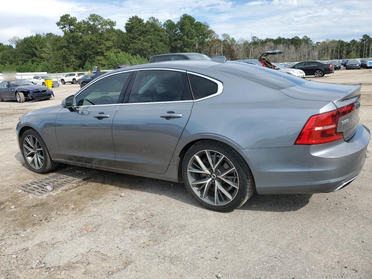 VOLVO S90 T5 MOMENTUM