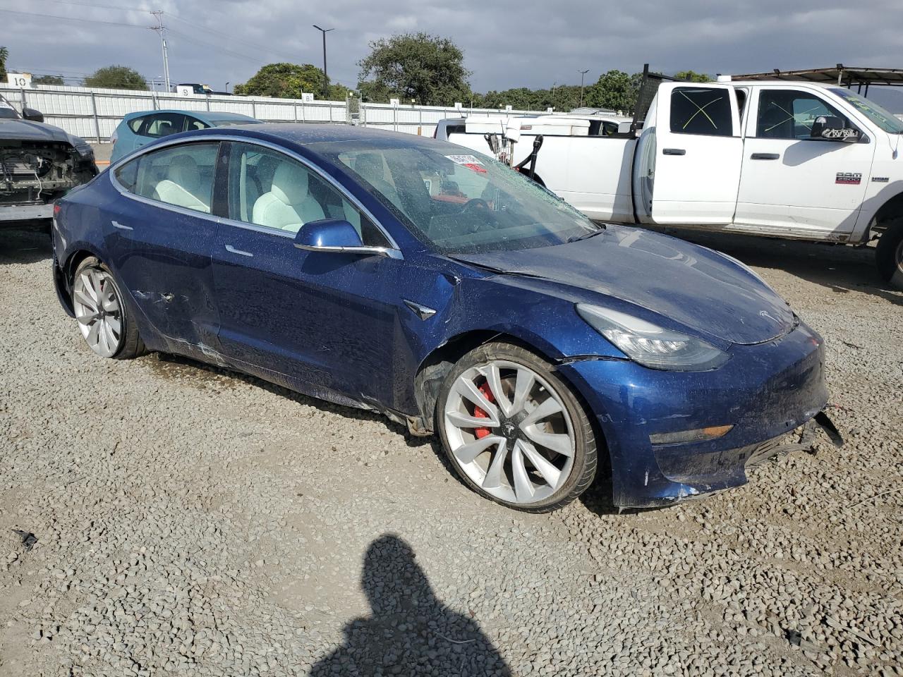 TESLA MODEL 3