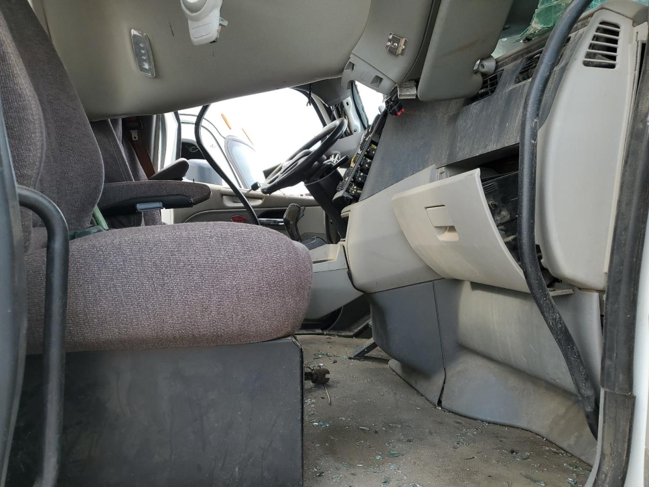 Lot #3274720805 2018 PETERBILT TRACTOR 579