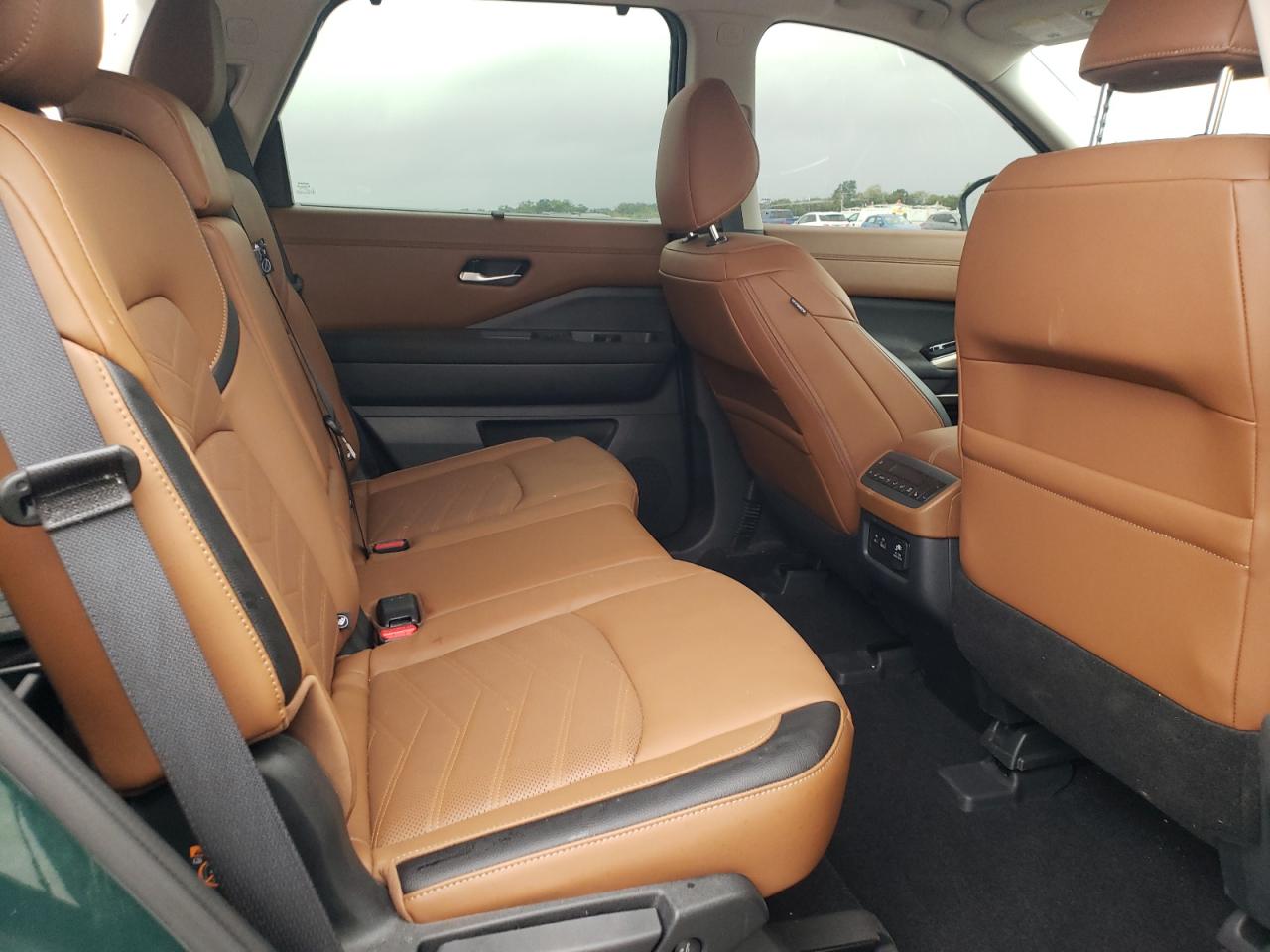 NISSAN PATHFINDER PLATINUM