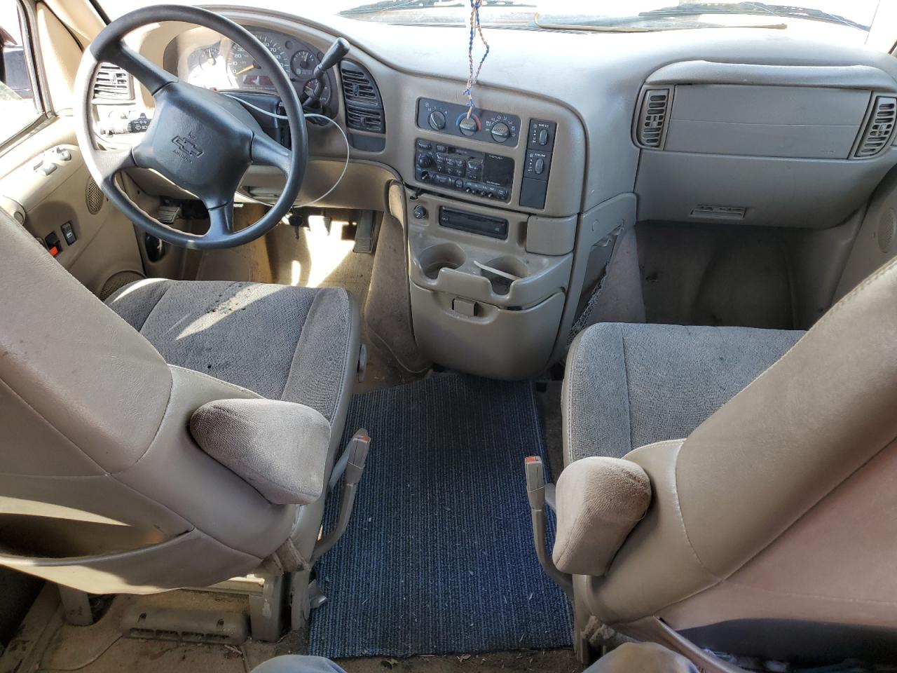 Lot #3302115130 1999 CHEVROLET ASTRO