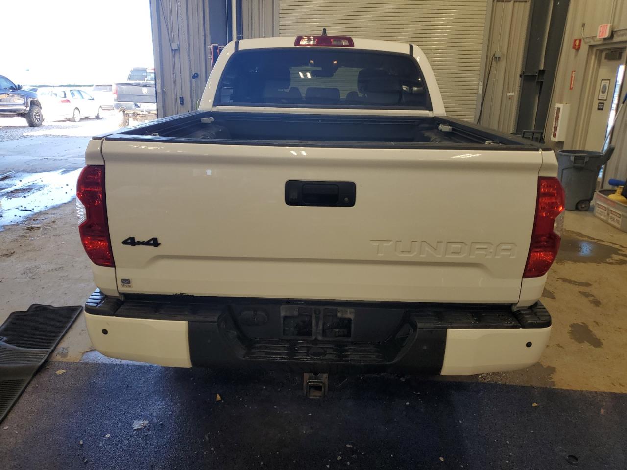 TOYOTA TUNDRA CREWMAX SR5