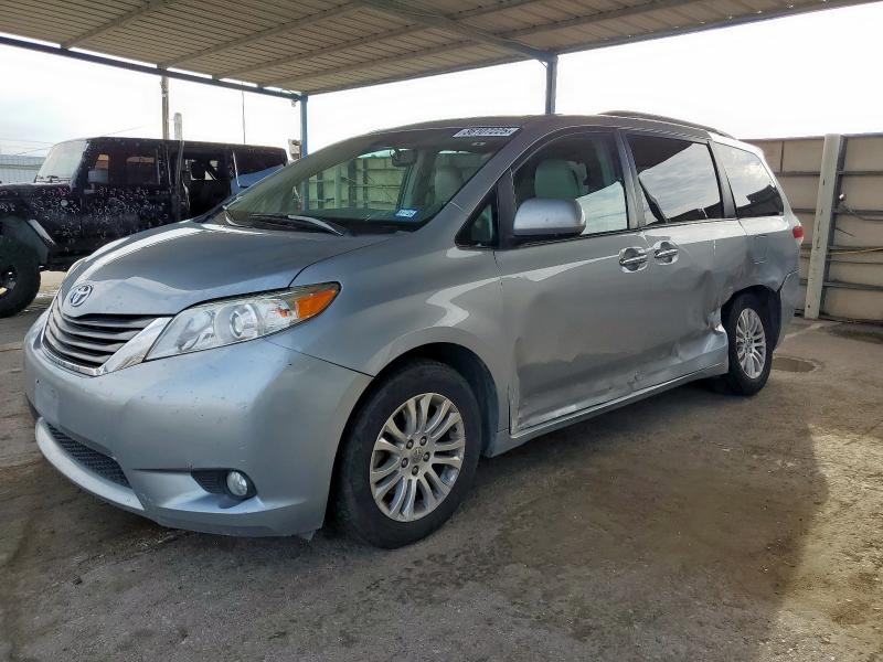 TOYOTA SIENNA XLE