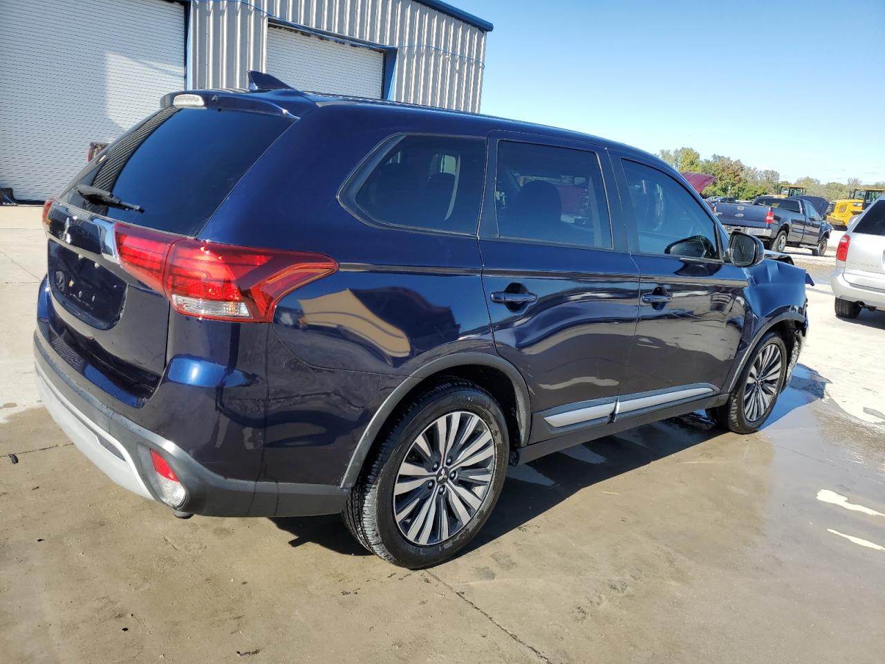 MITSUBISHI OUTLANDER ES