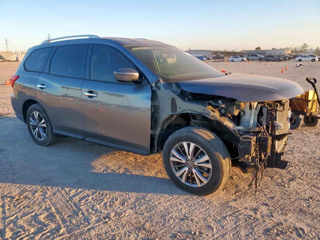 NISSAN PATHFINDER SV