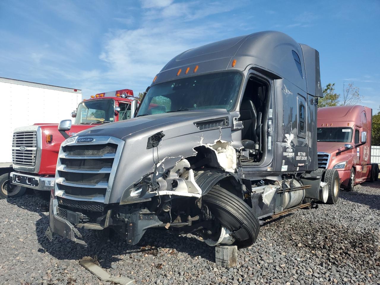 Lot #3302846929 2020 FREIGHTLINER CASCADIA 1