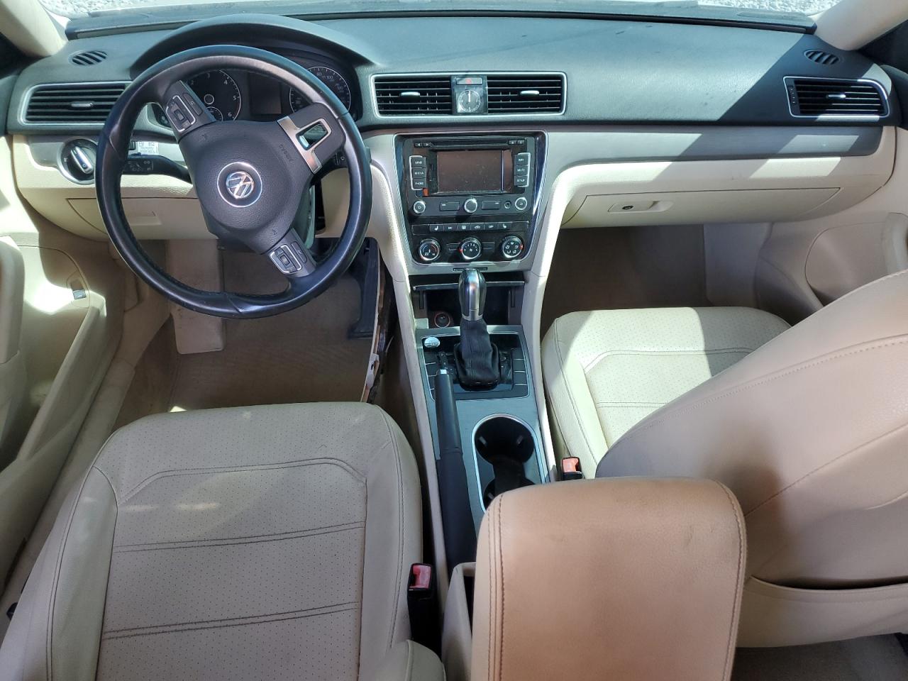 VOLKSWAGEN PASSAT SE