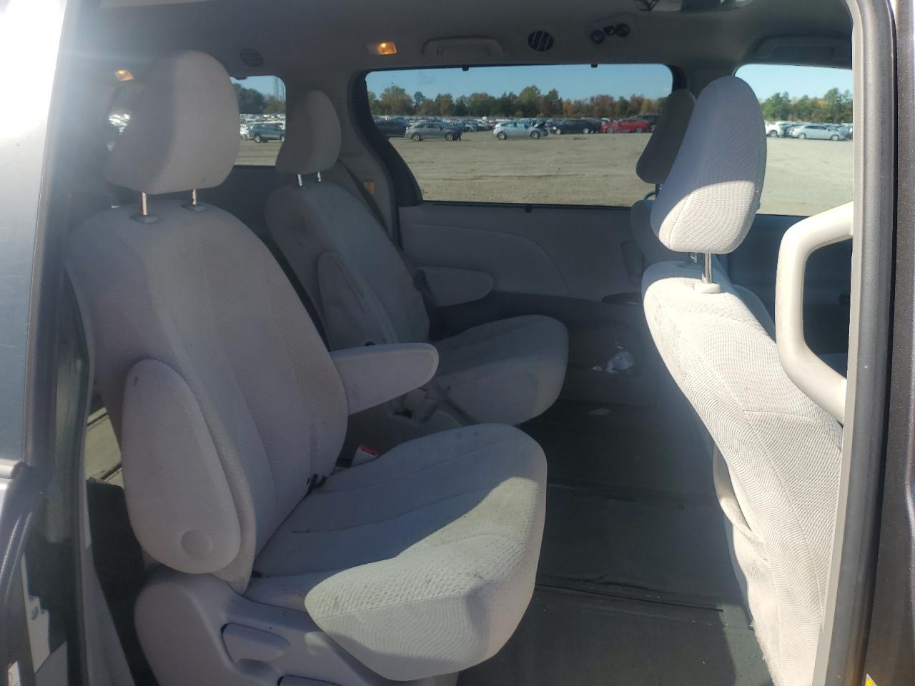 Lot #3315998097 2012 TOYOTA SIENNA LE