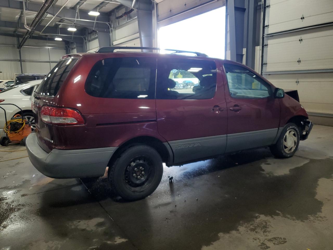 Lot #3283988853 2001 TOYOTA SIENNA LE