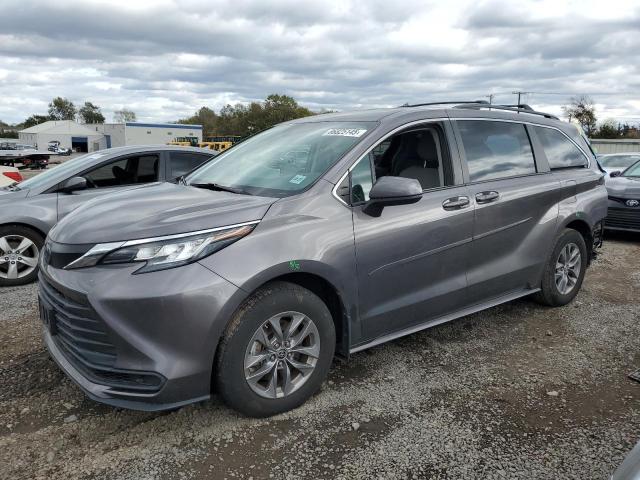 Global Auto Auctions: 2022 TOYOTA SIENNA LE