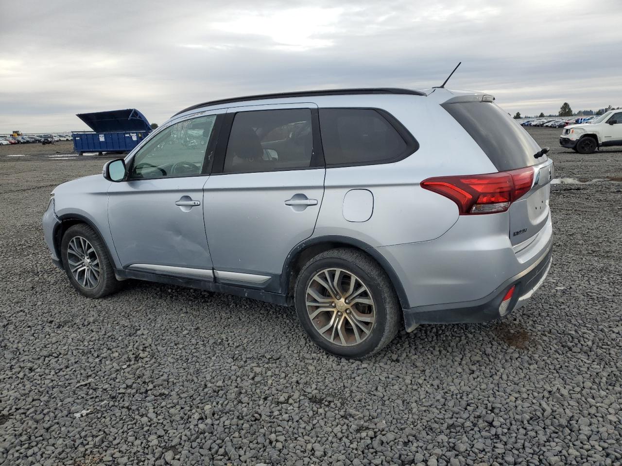 MITSUBISHI OUTLANDER SE