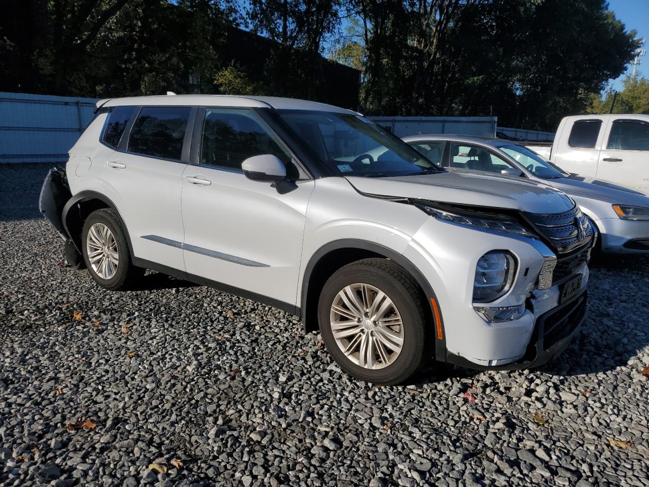 MITSUBISHI OUTLANDER ES