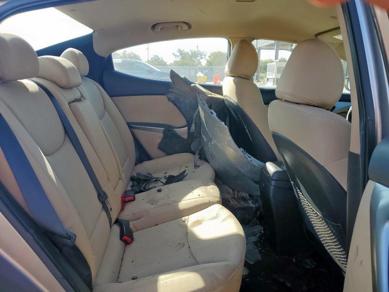 2012 HYUNDAI ELANTRA GL - 5NPDH4AE9CH146321