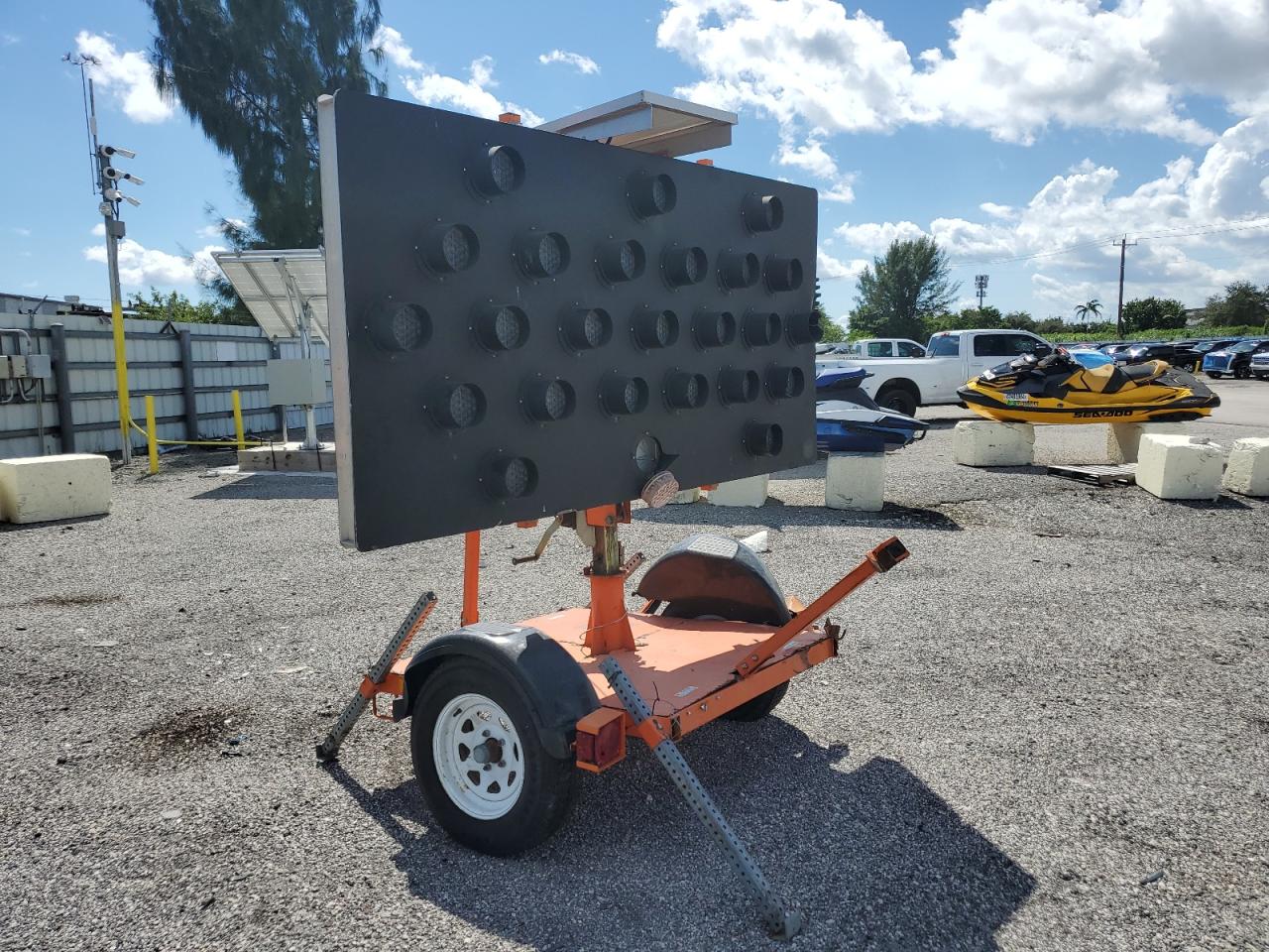 Lot #3275490718 2017 OTHER ARROW BOARD