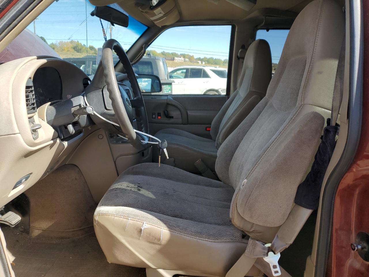 Lot #3302115130 1999 CHEVROLET ASTRO