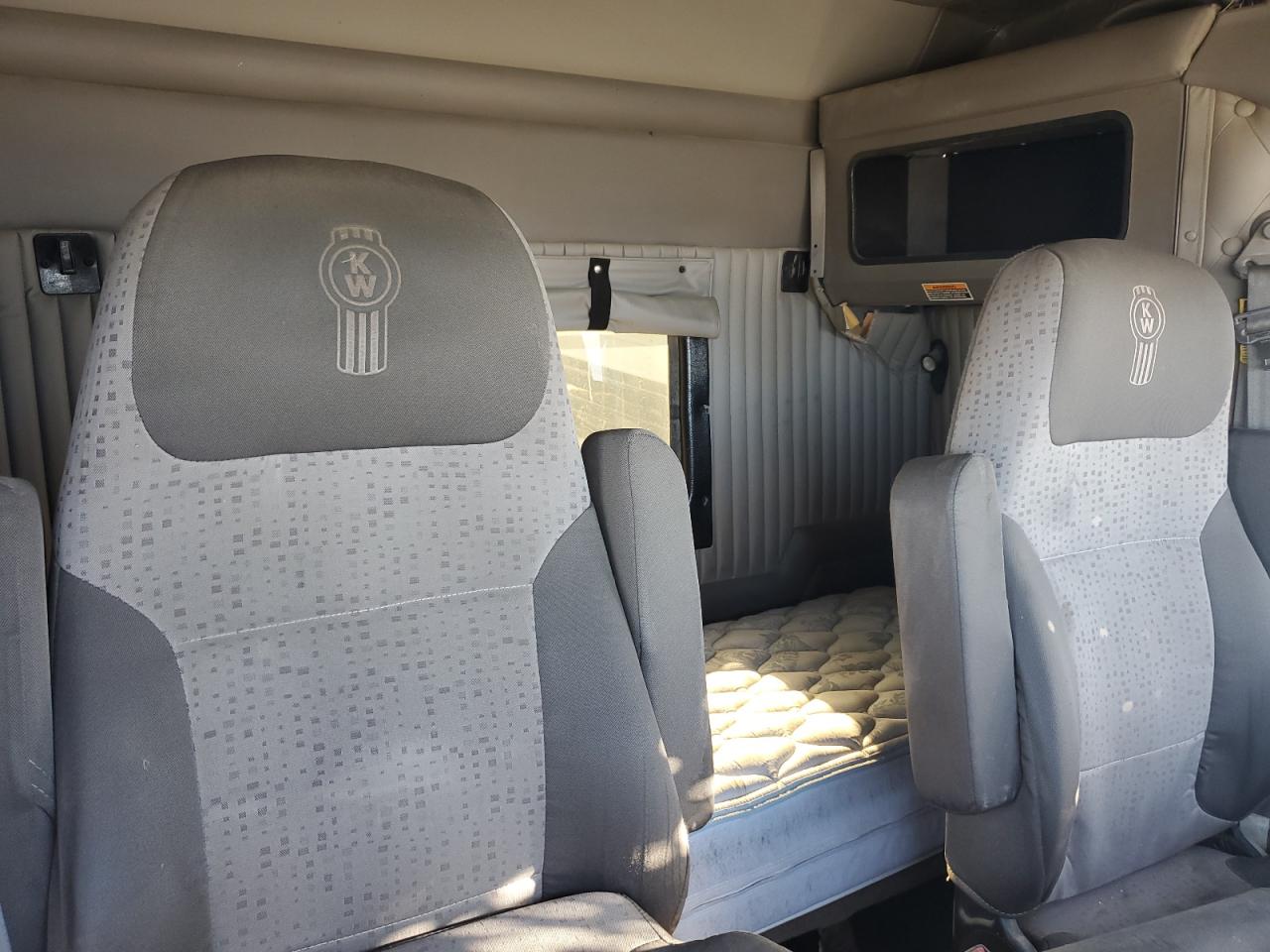 Lot #3290224210 2015 KENWORTH T600