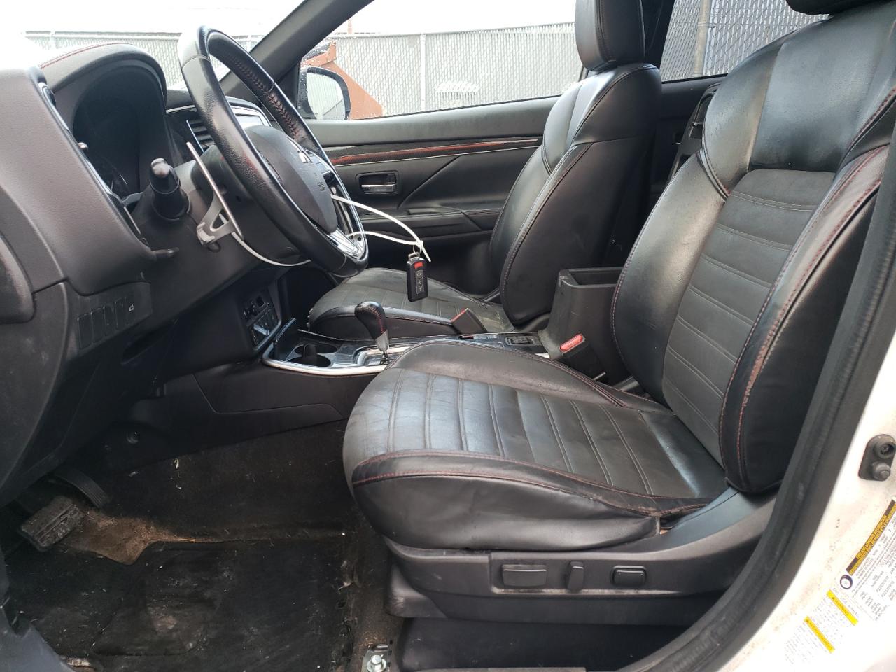 MITSUBISHI OUTLANDER SE