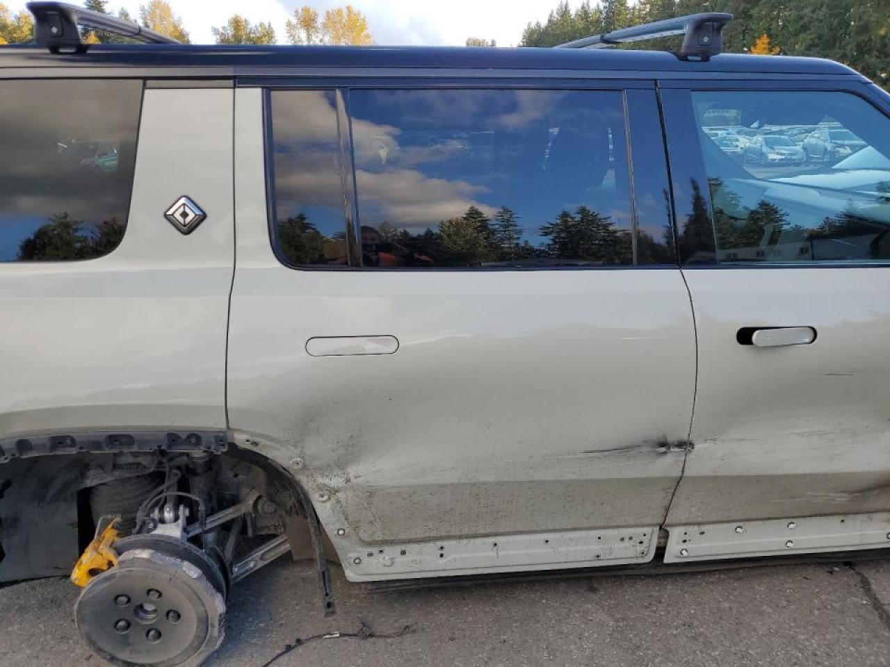 RIVIAN R1S ADVENTURE