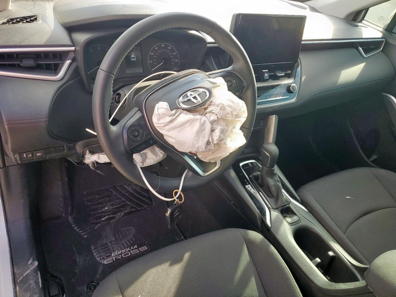 TOYOTA COROLLA CROSS LE