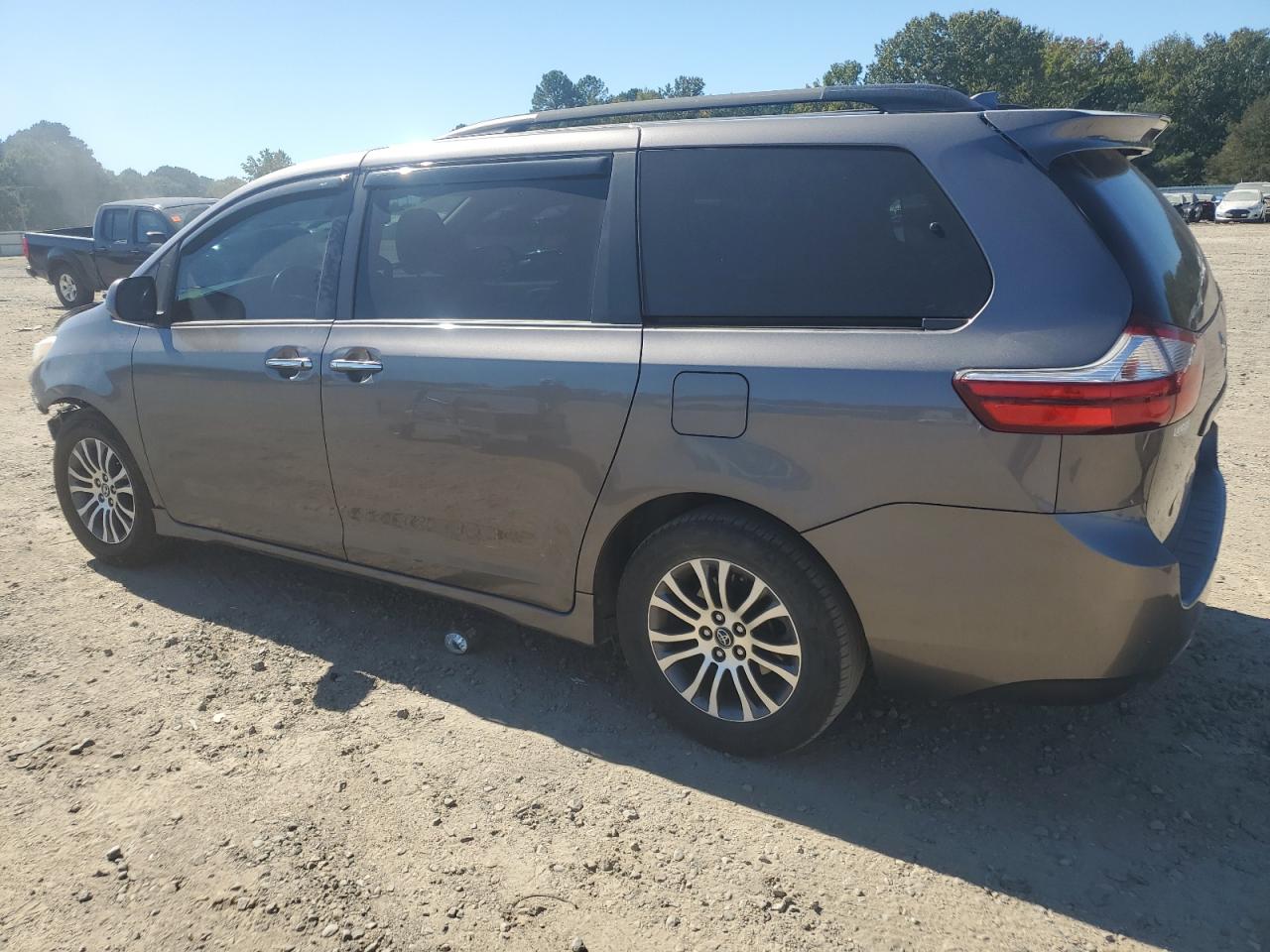 TOYOTA SIENNA XLE