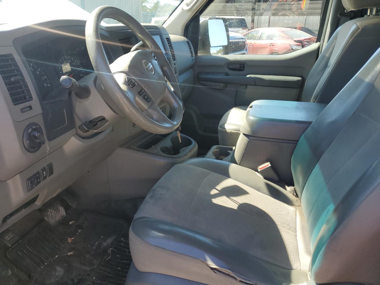 NISSAN NV2500 2500 S