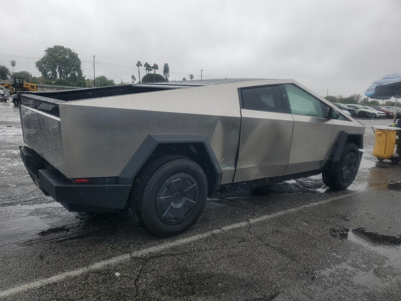 TESLA CYBERTRUCK