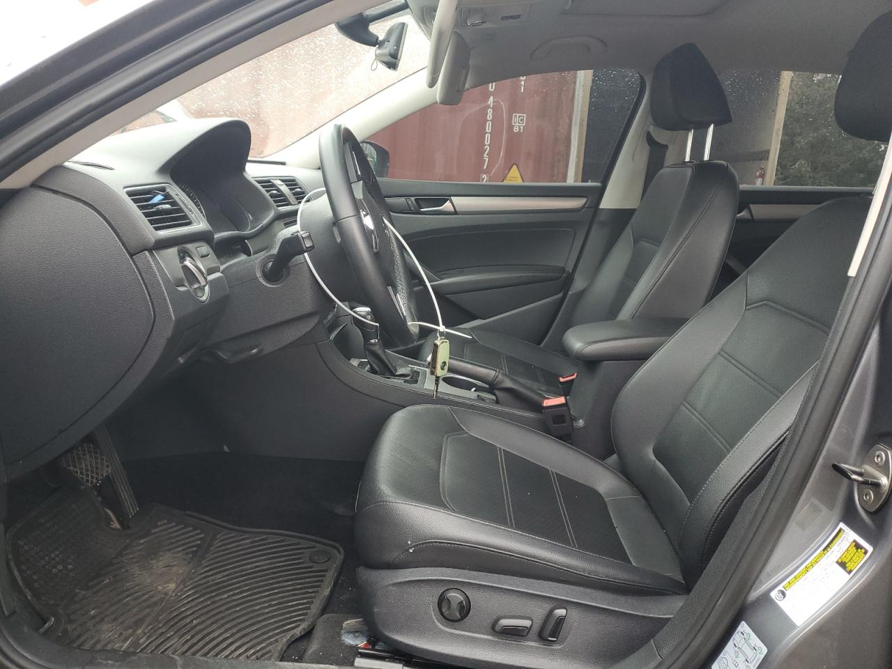 VOLKSWAGEN PASSAT SE