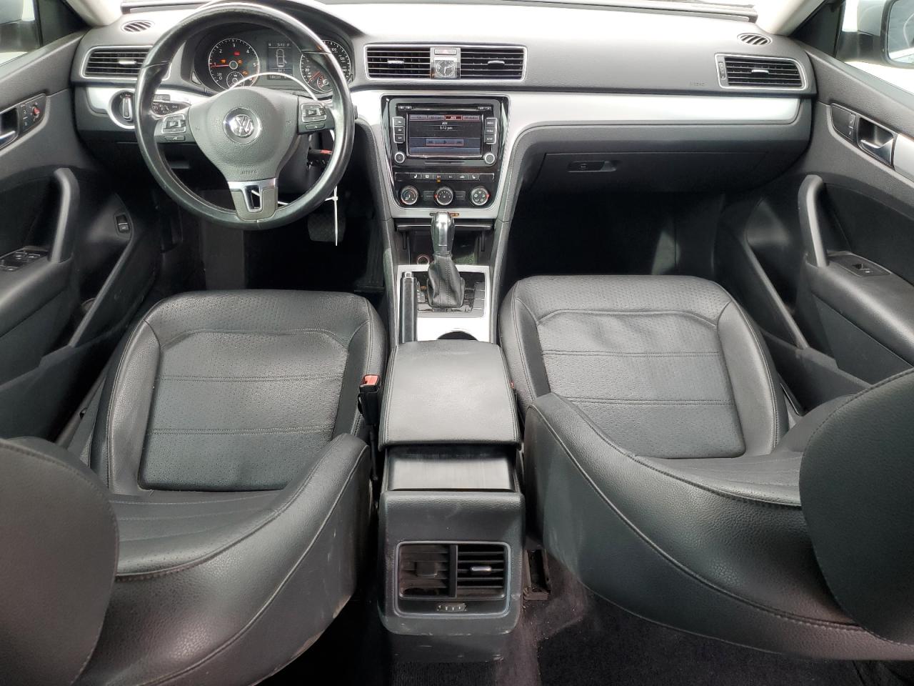 VOLKSWAGEN PASSAT SE