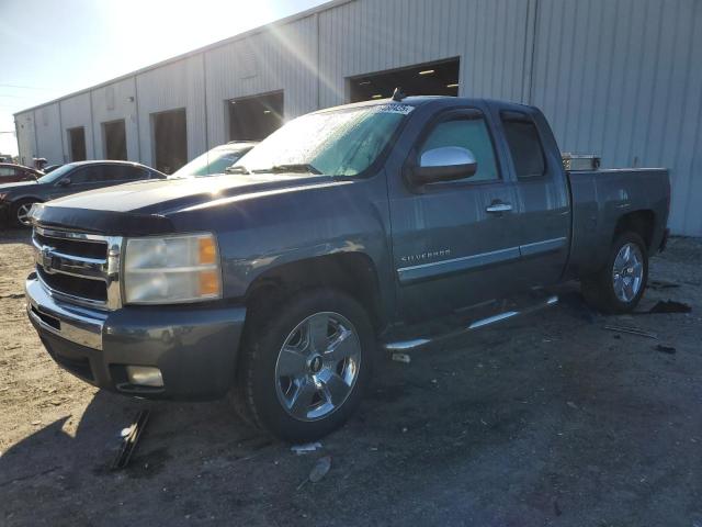 2011 CHEVROLET SILVERADO - 1GCRCSE02BZ246081