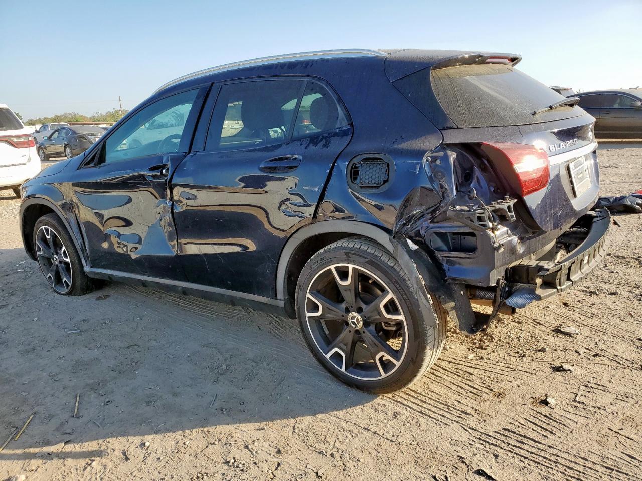 MERCEDES-BENZ GLA-CLASS 250