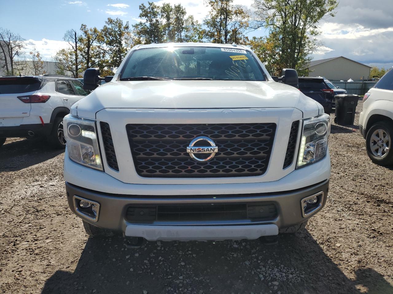NISSAN TITAN SL
