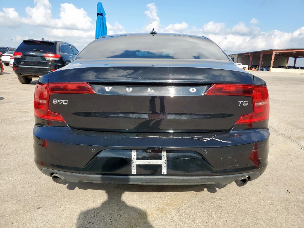 VOLVO S90 T5 MOMENTUM