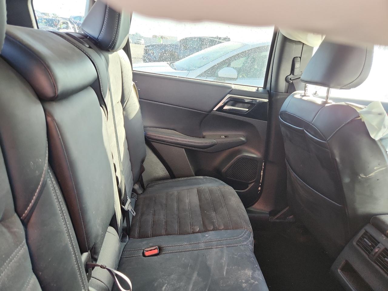 MITSUBISHI OUTLANDER SE