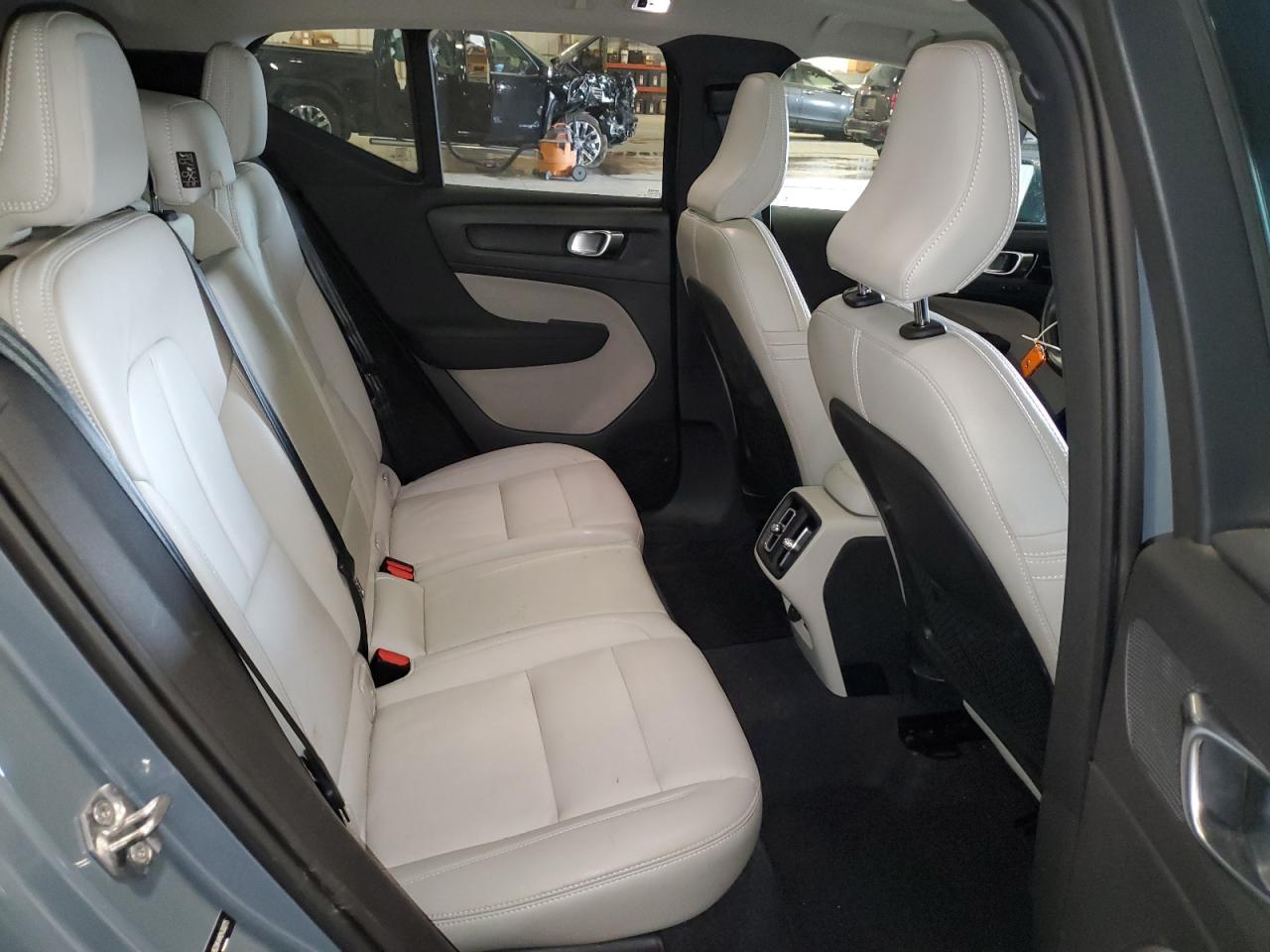 VOLVO XC40 T5 MOMENTUM