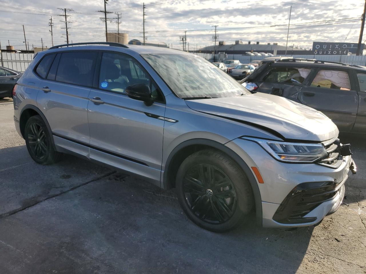 VOLKSWAGEN TIGUAN SE R-LINE BLACK