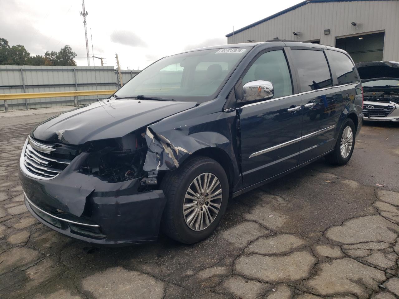 CHRYSLER TOWN & COUNTRY TOURING L