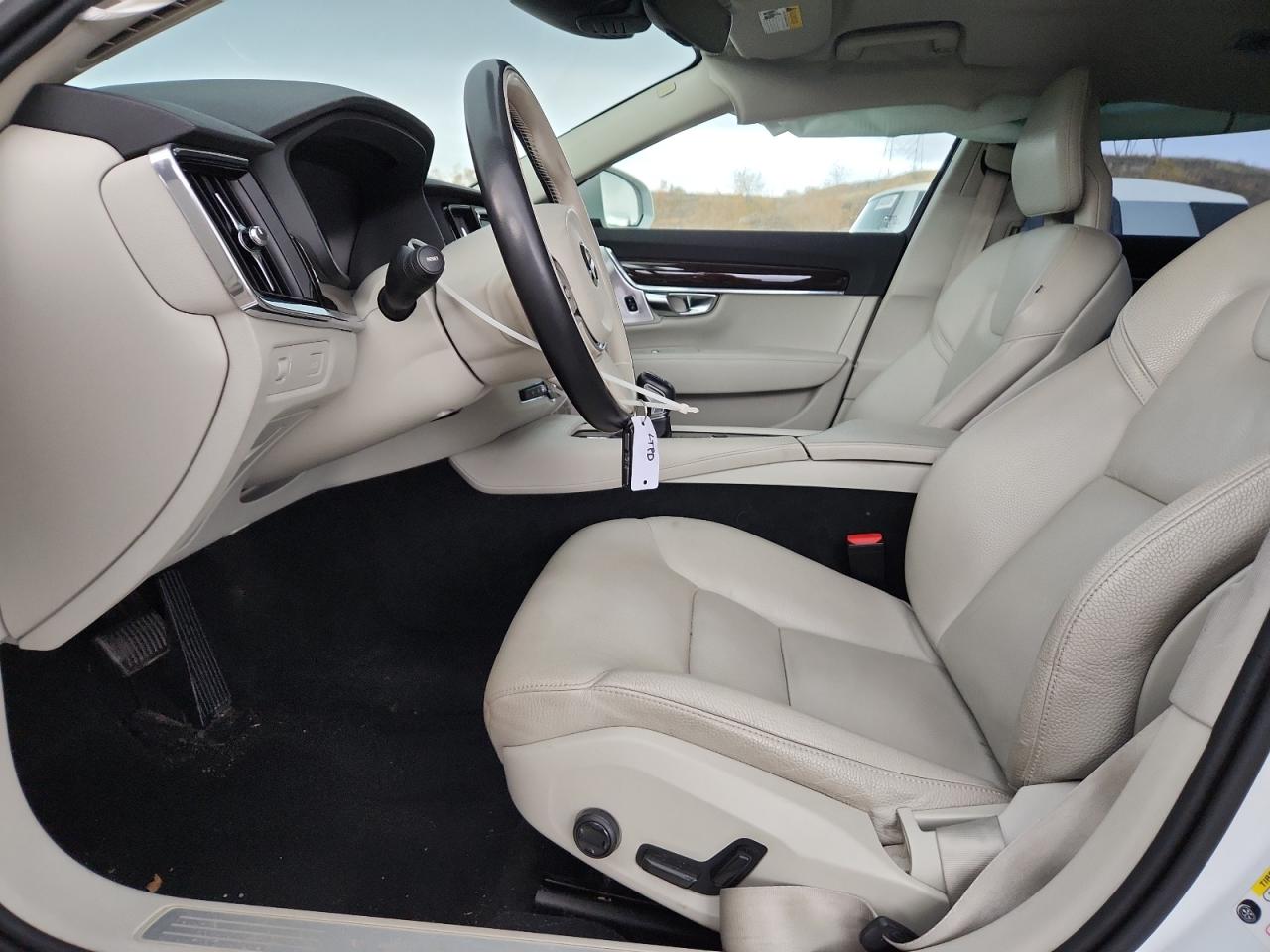 VOLVO S90 T5 MOMENTUM