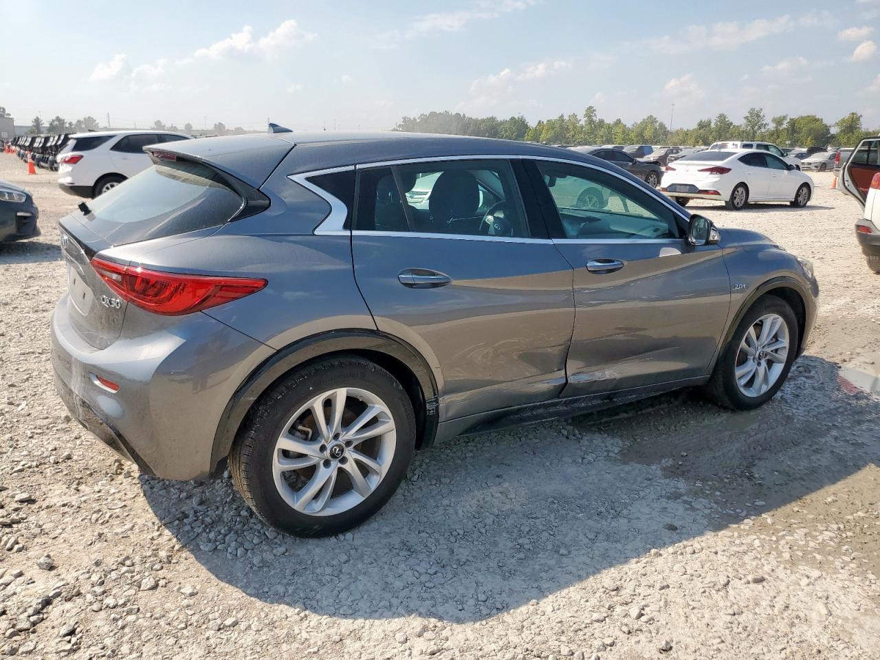 INFINITI QX30 BASE