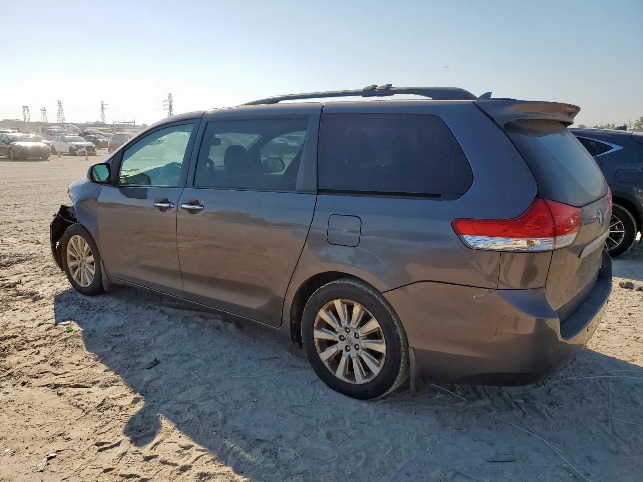 TOYOTA SIENNA XLE